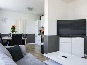 Eigentum, Möbel, Fernsehen, Komfort, Gebäude, Pflanze, Couch, Zimmerpflanze, Interior Design, Wohnzimmer