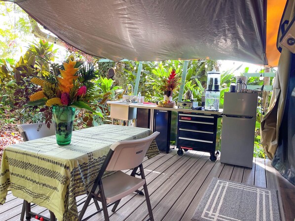 Outdoor dining