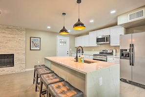 Kitchen | Equipped w/ Cooking Essentials