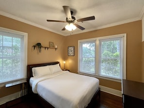 Queen Bedroom with closet 