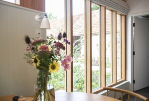 Ladymeade, near Dorchester: The light and airy sitting, dining and kitchen area