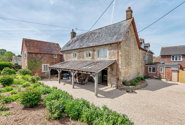 Lower Fifehead Farm, Sturminster Newton: The rear aspect of this grand property