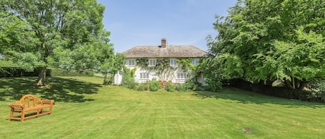 Creaky Cottage, Dorchester: A stylish and generous holiday cottage