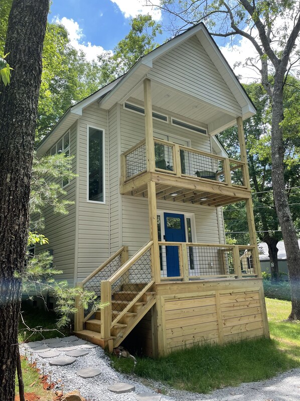 Blue Door is 5 miles to Dahlonega's historic Town Square.