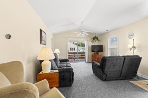 Ocean Green Cottage 9632 Living Area