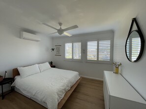 Main bedroom (upstairs)