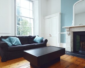 Living Room / Lounge