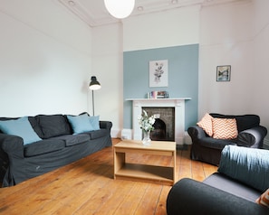 Living Room / Lounge
