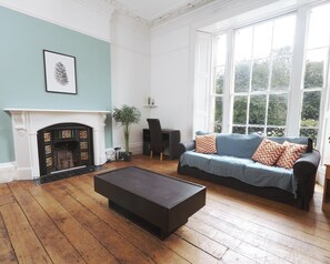 Living Room / Lounge