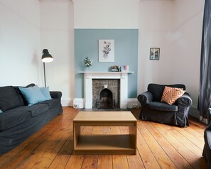 Living Room / Lounge