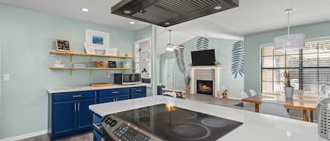 Enjoy the open concept kitchen
