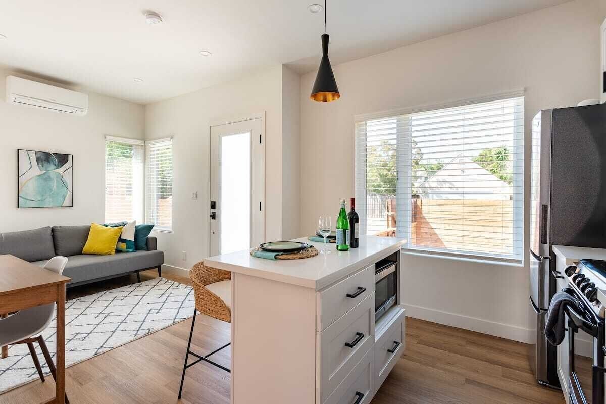 Sunny   Guesthouse near Stanford   w/private patio