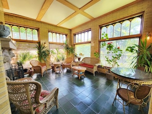 Common space sun room