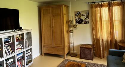 4 Blocks from waterfront—Old Town Tacoma Garden Haven—GREAT LOCATION!