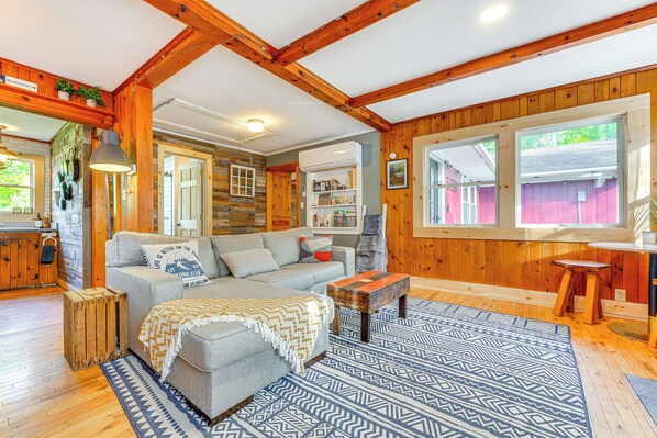 Wilmington Vacation Rental | 2BR | 1BA | Access Only By Stairs | 1,170 Sq Ft