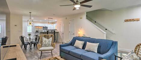 Miramar Beach Vacation Rental | 2BR | 2.5BA | 875 Sq Ft | Step-Free Entry