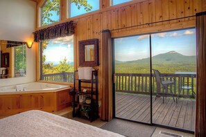 Luxury Couples Cabin with Gorgeous Mountain Views