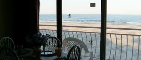 DIRECT OCEANFRONT- YOU CAN SEE BEACH FROM INSIDE AND OUTSIDE UNIT