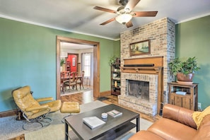 Living Room | Fireplace | Central A/C | Keyless Entry | Free WiFi