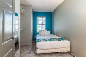 Ivey House Hotel - Deluxe Queen Room image 3