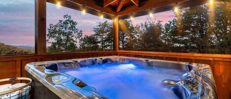 Relax in our new hot tub located on the screened porch with stunning mountain views. Immerse yourself in nature and take in the fresh mountain air. Perfect for unwinding after a long day of hi