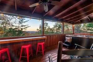 Come enjoy the views and relax!