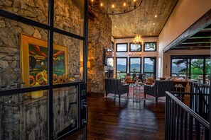 Stunning interior decorations and furnishings