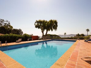 L'Eau, Ciel, Plante, Propriété, Piscine, Bleu Azur, Arbre, Ombre, Plan D'Eau, Zone Résidentielle