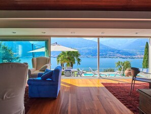 Wasser, Pflanze, Gebäude, Schatten, Fenster, Baum, Holz, Strandresort, Interior Design, Stuhl