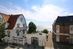 Balkon mit Blick zum Meer