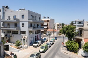 Vista frontal de la propiedad