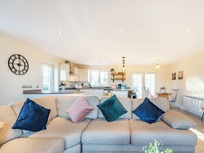 Open plan living space | West Burnside Beach Cottage, Tayinloan