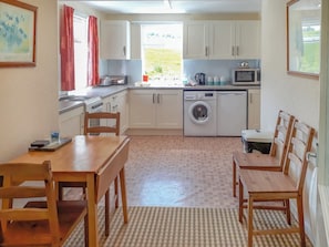 Kitchen/diner | Ivy Cottage, Banff
