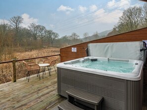 Hot tub | Waterside Lodge Fifteen - Ashgrove Country Park, Elland
