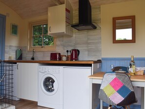Living space | The Shepherd’s Hut at Calvesfield Shaw - Chilsham Farm Nurseries, Herstmonceux, near Hailsham