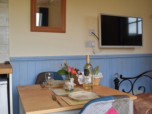 Living space | The Shepherd’s Hut at Calvesfield Shaw - Chilsham Farm Nurseries, Herstmonceux, near Hailsham