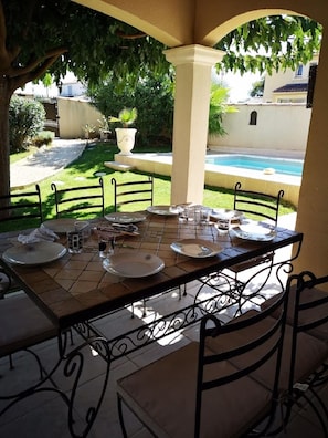 Outdoor dining