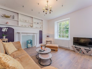 Living room/dining room | Plas Bronmeurig, Tregaron and the Cambrian Mountains