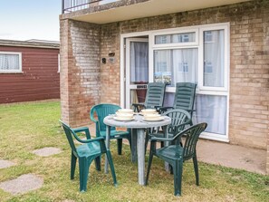 Sitting-out-area | Bermuda Retreat, Hemsby, near Winterton-on-Sea