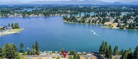 The Lakeside Vibes home and Lake Tapps.