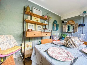 Outdoor area | Quince Cottage, Tenterden