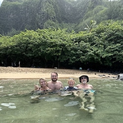 Ke'e Beach with Ohana!