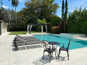 Pool & Pool Deck