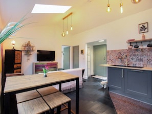 Open plan living space | Diesel’s Desirable Den - Lower Farm Lodges, Chart Sutton, near Maidstone