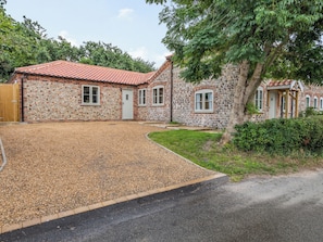 Paarking area | Clematis Cottage, Southrepps