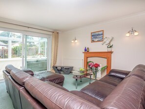 Living room | Flower Pot House - Broadshade Holiday Apartments, Paignton