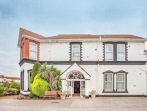 Exterior | Broadshade Holiday Apartments, Paignton