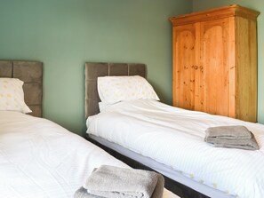 Twin bedroom | Woodside Cottage, Witton Park, near Bishop Auckland