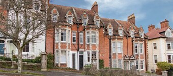 Malvern Apartment -  holiday apartment with sea views