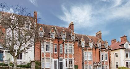 Malvern Apartment - holiday apartment with sea views